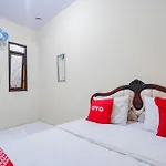 Oyo 94030 Ar Guest House Syariah