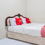 Oyo 94030 Ar Guest House Syariah