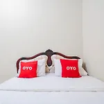 Oyo 94030 Ar Guest House Syariah