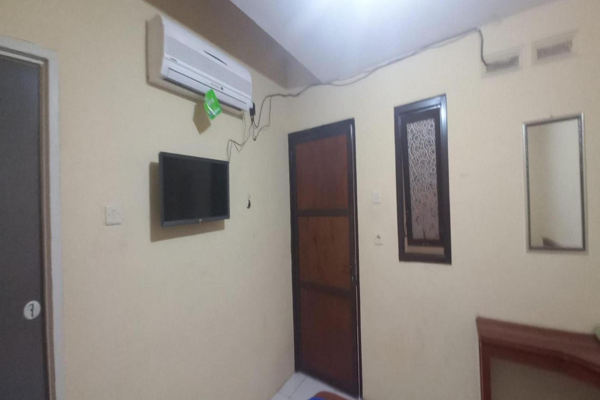 Oyo 94030 Ar Syariah Hotel