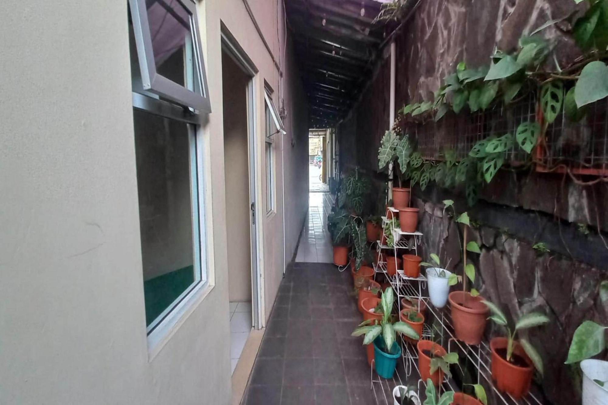 Oyo 94030 Ar Syariah Hotel Bandung