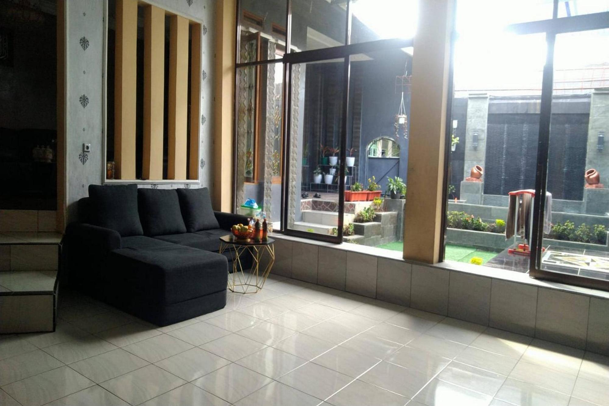Hotel Oyo 94030 Ar Syariah Bandung